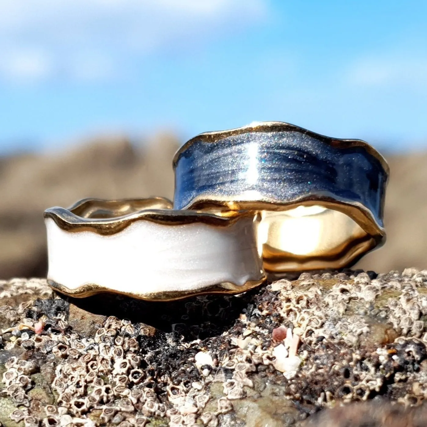 Smile and wave open ring